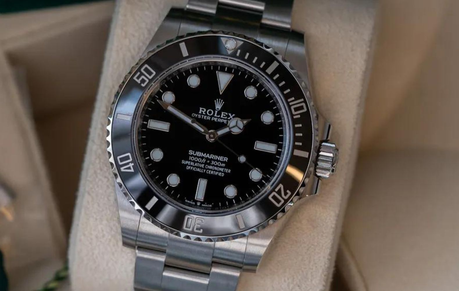 Rolex Submariner Date vs. No Date Which Should You Choose