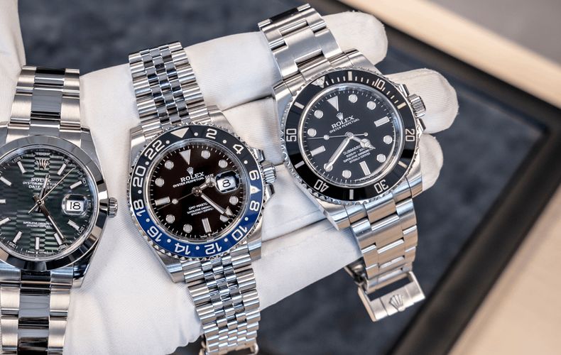 Rolex GMT vs Submariner: Immergersi o volare?