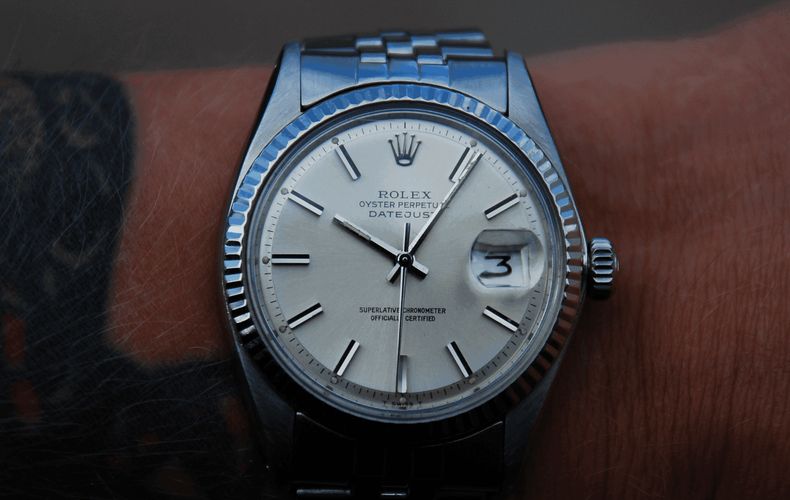 La fenêtre de date d'une montre : Fonction, histoire et importance du design