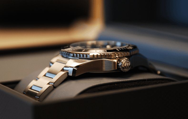 A caixa do relógio: partes, formas e materiais explicados