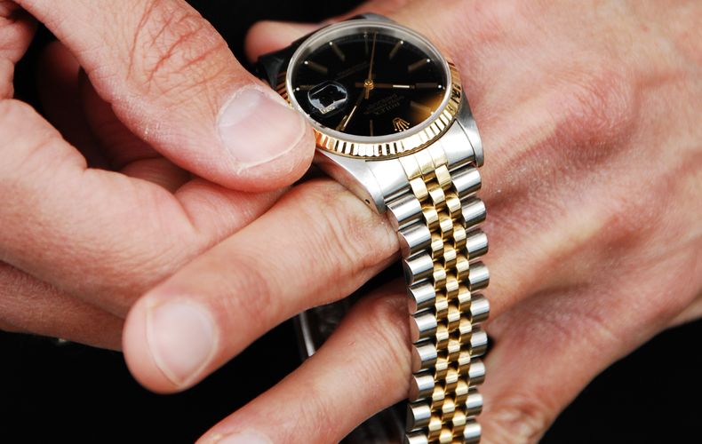 How to Set Your Rolex: a Complete Guide