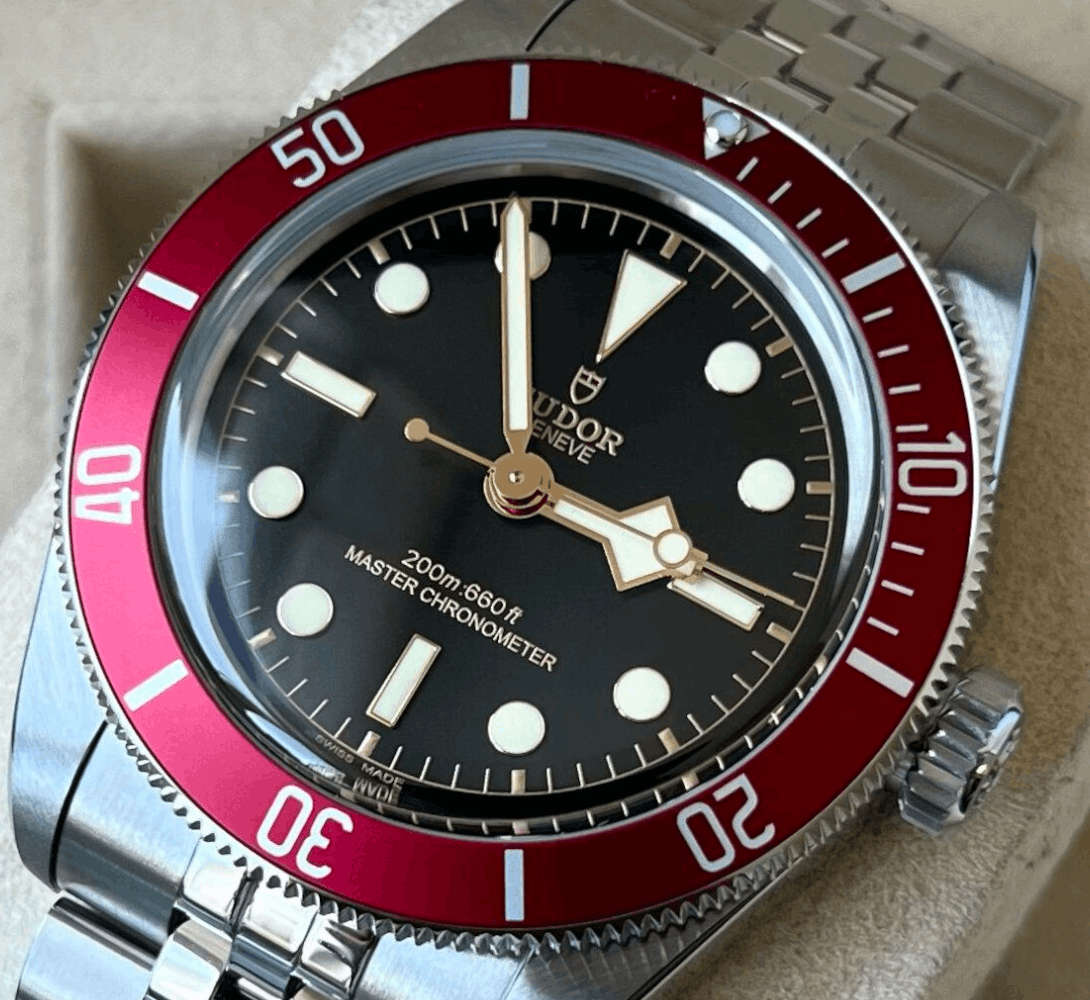 Black bay discount 58 red bezel