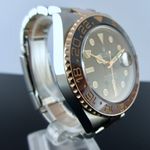 Rolex GMT-Master II 126711CHNR (2024) - Black dial 40 mm Gold/Steel case (5/8)