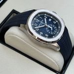 Patek Philippe Aquanaut 5968G-001 (2021) - Blue dial 42 mm White Gold case (6/8)