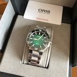 Oris Aquis Date 01 400 7769 4157 07 8 22 09 09PEB (2022) - Green dial 42 mm Steel case (2/2)