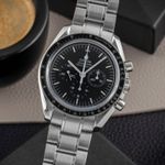 Omega Speedmaster Professional Moonwatch 311.30.42.30.01.006 (Unknown (random serial)) - Black dial 42 mm Steel case (3/8)