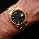 Rolex Day-Date 36 18038 (1984) - Black dial 36 mm Yellow Gold case (2/4)