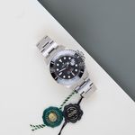 Rolex Sea-Dweller 126600 (2025) - Black dial 43 mm Steel case (2/8)