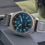 IWC Pilot Mark IW327006 (2019) - Black dial 40 mm Titanium case (2/8)