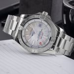 Breitling Avenger II GMT A32390 (2019) - Silver dial 43 mm Steel case (2/8)