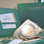 Rolex Sky-Dweller 326933 (2018) - Champagne dial 42 mm Gold/Steel case (7/7)