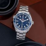 Omega Seamaster Planet Ocean 232.90.38.20.03.001 (2019) - Blue dial 38 mm Titanium case (1/8)