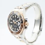 Rolex GMT-Master II 126711CHNR (2023) - Black dial 40 mm Gold/Steel case (2/7)