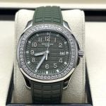 Patek Philippe Aquanaut 5267/200A-011 (2024) - Groen wijzerplaat 39mm Staal (1/6)