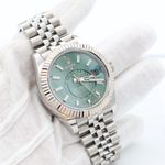 Rolex Sky-Dweller 326933 (2024) - Green dial 42 mm Gold/Steel case (7/8)