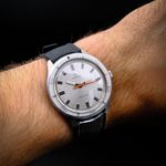 Omega Genève 135.042 (1970) - Silver dial 37 mm Steel case (2/3)