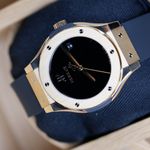 Hublot Classic Fusion 565.VX.1230.RX.MDM (2026) - Black dial 38 mm Yellow Gold case (1/2)