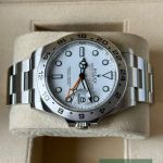 Rolex Explorer II 226570 (2022) - White dial 42 mm Steel case (4/7)