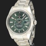 Rolex Sky-Dweller 336934 (2024) - Green dial 42 mm Gold/Steel case (1/8)