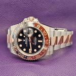 Rolex GMT-Master II 126711CHNR (2024) - Black dial 40 mm Gold/Steel case (4/5)