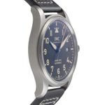 IWC Pilot Mark IW327006 (2019) - Black dial 40 mm Titanium case (7/8)