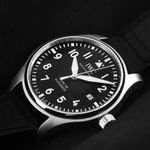 IWC Pilot Mark IW328201 (2026) - Black dial 40 mm Steel case (3/7)