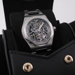 Girard-Perregaux Laureato 81015-11-001-11A (2022) - 43 mm Steel case (2/8)