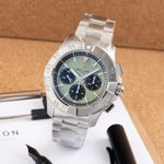 Breitling Avenger AB0147101L1A1 (2026) - Green dial 44 mm Steel case (1/8)