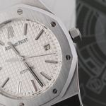 Audemars Piguet Royal Oak Selfwinding 15300ST.OO.1220ST.01 (Unknown (random serial)) - Silver dial 39 mm Steel case (3/8)