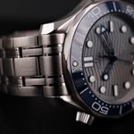 Omega Seamaster Diver 300 M 210.30.42.20.06.001 (2019) - Zilver wijzerplaat 42mm Staal (2/8)