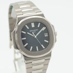 Patek Philippe Nautilus 5811 (2024) - Blue dial 41 mm White Gold case (5/8)