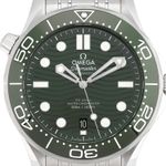 Omega Seamaster Diver 300 M 210.30.42.20.10.001 (2023) - Green dial 42 mm Steel case (2/5)