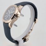 Patek Philippe Aquanaut 5164G-001 (2024) - Blue dial 40 mm White Gold case (2/8)