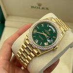 Rolex Day-Date 228348RBR (2025) - Green dial 48 mm Yellow Gold case (7/10)