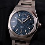 Girard-Perregaux Laureato 81010-11-431-11A (2021) - Blue dial 43 mm Steel case (2/8)