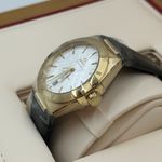 Omega Constellation 131.53.39.20.02.002 (2024) - Silver dial 39 mm Yellow Gold case (6/8)