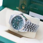 Rolex Sky-Dweller 326933 (2024) - Green dial 42 mm Gold/Steel case (3/8)