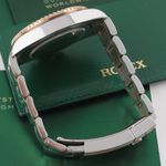 Rolex GMT-Master II 126711CHNR (2023) - Black dial 40 mm Gold/Steel case (6/8)