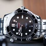Omega Seamaster Diver 300 M 210.30.42.20.01.001 (2026) - Zwart wijzerplaat 42mm Staal (1/2)