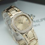 Patek Philippe Nautilus 4700/54 (1991) - Champagne dial 27 mm Yellow Gold case (1/8)