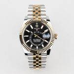 Rolex Sky-Dweller 336933 (2024) - 42 mm Gold/Steel case (1/8)