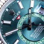 Rolex Sky-Dweller 336934 (2024) - 42 mm Gold/Steel case (2/8)