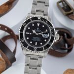 Rolex Submariner Date 16610 (1997) - Zwart wijzerplaat 40mm Staal (3/8)