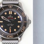 Omega Seamaster Diver 300 M 210.92.42.20.01.001 (2022) - Brown dial 42 mm Titanium case (5/8)