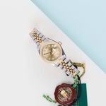 Rolex Lady-Datejust 69173 (1996) - Champagne wijzerplaat 26mm Goud/Staal (2/8)