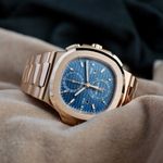 Patek Philippe Nautilus 5990/1R (2024) - Blauw wijzerplaat 41mm Roségoud (7/8)