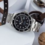 Rolex Submariner Date 16610 (1997) - Zwart wijzerplaat 40mm Staal (2/8)