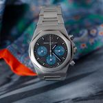 Girard-Perregaux Laureato 81020-11-631-11A (2022) - Black dial 43 mm Steel case (1/6)