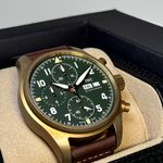 IWC Pilot Spitfire Chronograph IW387902 (2022) - Groen wijzerplaat 41mm Brons (1/8)