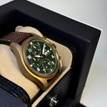 IWC Pilot Spitfire Chronograph IW387902 (2022) - Groen wijzerplaat 41mm Brons (2/8)